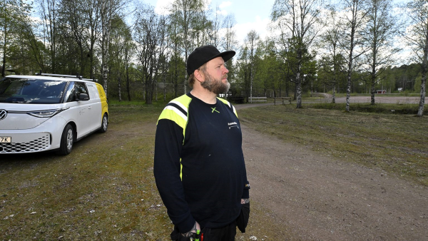 Stefan Sjur elektriker och s&aring;ngaren Ubbe i Korslagda.png